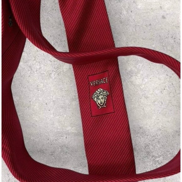 GIANNI VERSACE Silk Tie ITALY Red Monogram Logo W:3.6" EUC - Picture 4 of 6